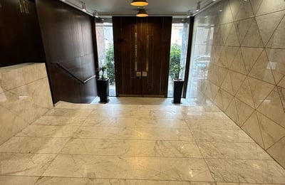 Location d’un appartement de trois pièces de 57 m² dans un immeuble neuf et moderne en centre-ville, Belgrade, Serbie