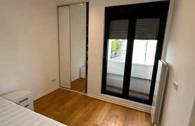 Location d’un appartement de trois pièces de 57 m² dans un immeuble neuf et moderne en centre-ville, Belgrade, Serbie