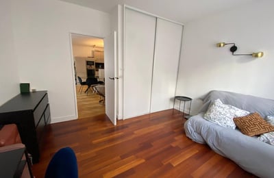 Rent of a cozy 73 m² three-room apartment in the 16th arrondissement, Paris, France