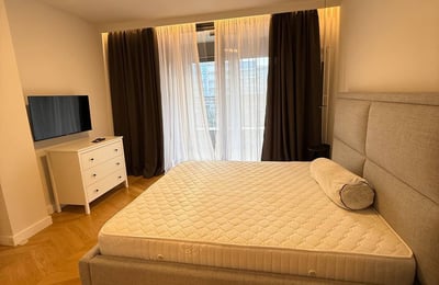 Location d’un appartement spacieux et entièrement rénové de 3 pièces, 107 m², en centre-ville, Belgrade, Serbie
