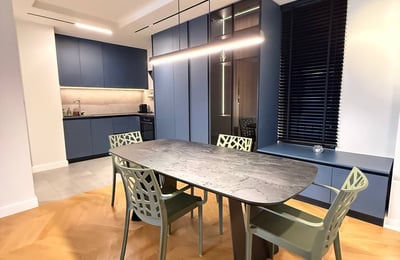 Location d’un appartement spacieux et entièrement rénové de 3 pièces, 107 m², en centre-ville, Belgrade, Serbie