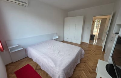 Аренда просторной 3-комнатной квартиры в центре, Бургас, Болгария