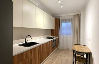 Location d’un appartement de 2 pièces, 60 m², avec cour privée, Bucarest, Roumanie