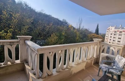 Rent of bright comfortable 2-room apartment on the first sea line, South Bay, Varna, Bulgaria