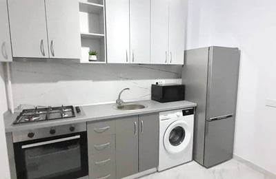 Location d’un appartement neuf d’1 pièce avec balcon, Chiajna, Bucarest, Roumanie