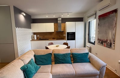 Rent of a 3-room apartment, 75 m², in a premium residential complex in the city center, Belgrade, Serbia