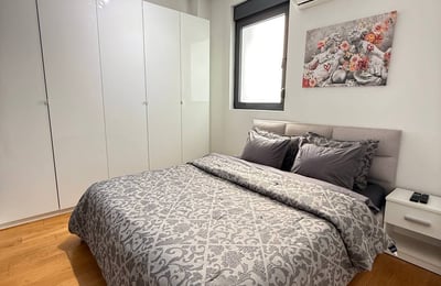 Rent of a 3-room apartment, 75 m², in a premium residential complex in the city center, Belgrade, Serbia