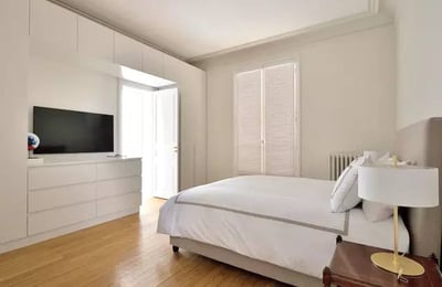 Rent of a furnished apartment, 195 m², with Eiffel Tower view, Paris 16th arrondissement, France