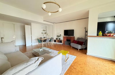 Alquiler de apartamento de tres habitaciones con vista a la Torre Eiffel, 72 m², París, Francia