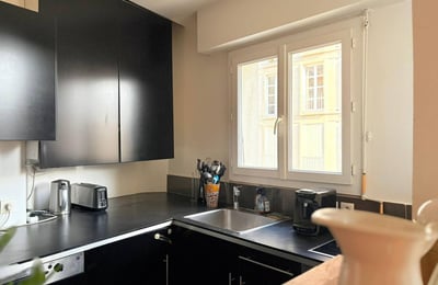 Alquiler de apartamento de tres habitaciones con vista a la Torre Eiffel, 72 m², París, Francia