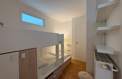 Alquiler de apartamento de tres habitaciones con vista a la Torre Eiffel, 72 m², París, Francia
