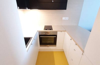 Miete einer möblierten Zweizimmerwohnung mit Balkon, 34 m², Bratislava, Slowakei