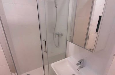 Miete einer möblierten Zweizimmerwohnung mit Balkon, 34 m², Bratislava, Slowakei