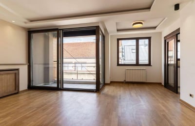 Аренда просторной трёхкомнатной квартиры в новом доме, 91 м², Врачар, Белград, Сербия