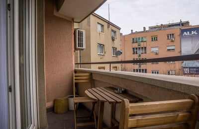 Alquiler de apartamento amplio de dos habitaciones cerca del centro de la ciudad, 67 m², Belgrado, Serbia