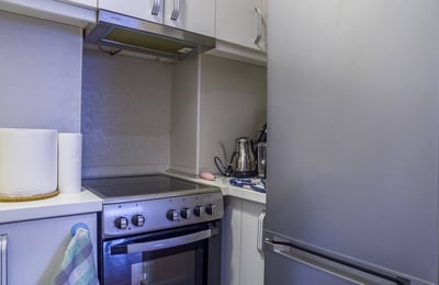 Alquiler de apartamento amplio de dos habitaciones cerca del centro de la ciudad, 67 m², Belgrado, Serbia