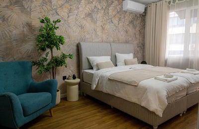 Rent of a luxury 4-room apartment with designer renovation in the city center, 107 m², Varna, Bulgaria