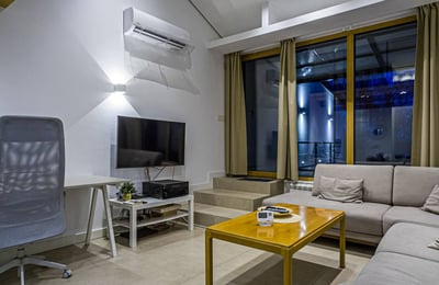 Аренда меблированной двухэтажной трёхкомнатной квартиры, 80 м², район Дединье, Белград, Сербия