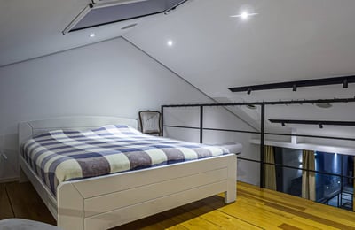 Аренда меблированной двухэтажной трёхкомнатной квартиры, 80 м², район Дединье, Белград, Сербия