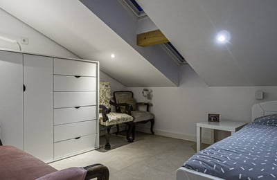 Аренда меблированной двухэтажной трёхкомнатной квартиры, 80 м², район Дединье, Белград, Сербия