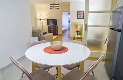 Rent of a bright two-room apartment in the city center, 53 m², Belgrade, Serbia