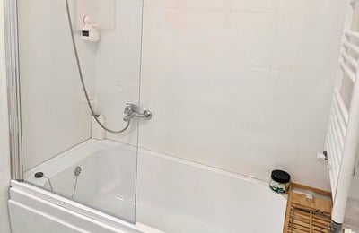 Miete eines möblierten Studios mit Parkplatz, Bukarest, Rumänien