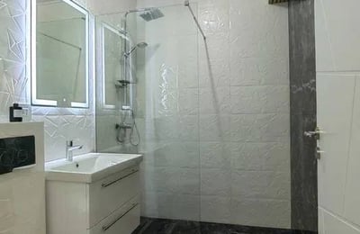 Location d’un studio confortable, 45 m², quartier Mamaia, Constanța, Roumanie