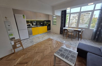 Rent of a bright, cozy three-room apartment in the city center, Burgas, Bulgaria