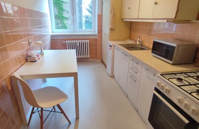 Аренда меблированной двухкомнатной квартиры в центре города, 65 м², Братислава, Словакия