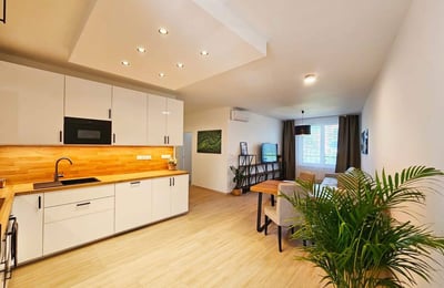 Location d’un appartement meublé de trois pièces dans un immeuble neuf, 74 m², Petržalka, Bratislava, Slovaquie