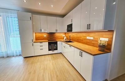 Location d’un appartement meublé de trois pièces dans un immeuble neuf, 74 m², Petržalka, Bratislava, Slovaquie