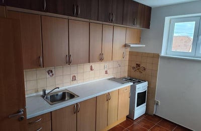 Location d’un appartement ensoleillé de quatre pièces, Podunajské Biskupice, Bratislava, Slovaquie