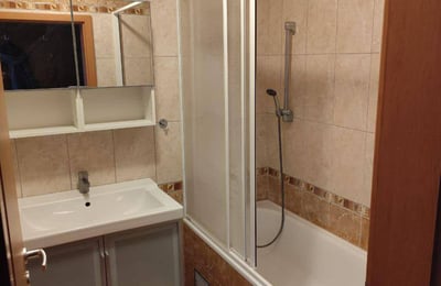 Location d’un appartement ensoleillé de quatre pièces, Podunajské Biskupice, Bratislava, Slovaquie