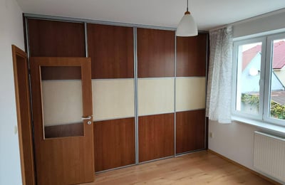 Location d’un appartement ensoleillé de quatre pièces, Podunajské Biskupice, Bratislava, Slovaquie