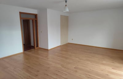 Location d’un appartement ensoleillé de quatre pièces, Podunajské Biskupice, Bratislava, Slovaquie