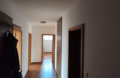 Location d’un appartement ensoleillé de quatre pièces, Podunajské Biskupice, Bratislava, Slovaquie