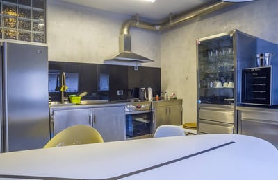 Location d’un appartement spacieux et élégant de trois pièces en centre-ville, 105 m², Belgrade, Serbie