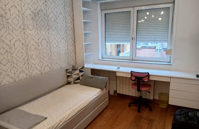 Alquiler de apartamento amplio de cuatro habitaciones, 105 m², Banovo Brdo, Belgrado, Serbia