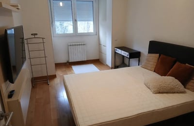Alquiler de apartamento amplio de cuatro habitaciones, 105 m², Banovo Brdo, Belgrado, Serbia
