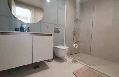 Alquiler de apartamento luminoso de tres habitaciones en el complejo residencial premium BW Quartet 2, 83 m², Belgrado, Serbia