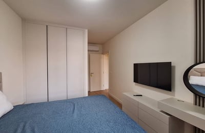 Rent of an absolutely new three-room apartment in the premium BW Sensa residential complex, 74 m², Belgrade, Serbia