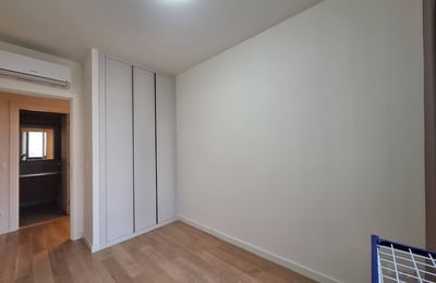 Rent of an absolutely new three-room apartment in the premium BW Sensa residential complex, 74 m², Belgrade, Serbia