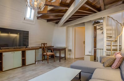 Location d’un appartement en duplex en face du parc Tašmajdan, 52 m², Belgrade, Serbie