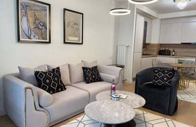 Alquiler de un apartamento moderno de tres habitaciones en un complejo residencial premium, 72 m², Belgrado, Belgrade Waterfront, Serbia