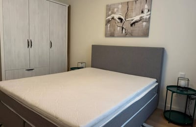 Alquiler de un apartamento moderno de tres habitaciones en un complejo residencial premium, 72 m², Belgrado, Belgrade Waterfront, Serbia