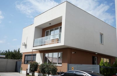 Location d’une villa confortable de trois pièces, 120 m², Năvodari, Roumanie
