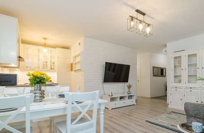 Rent of a spacious four-room apartment with a garage, 86 m², Warsaw, Mokotów, Poland