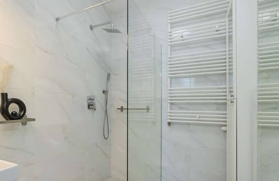 Rent of a spacious four-room apartment with a garage, 86 m², Warsaw, Mokotów, Poland