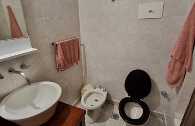 Alquiler de un apartamento amueblado de tres habitaciones, Buenos Aires, Monserrat, Argentina