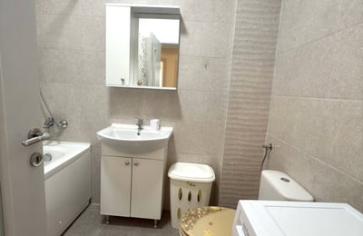 Miete einer hellen Zweizimmerwohnung, Bukarest, Sektor 6, Rumänien